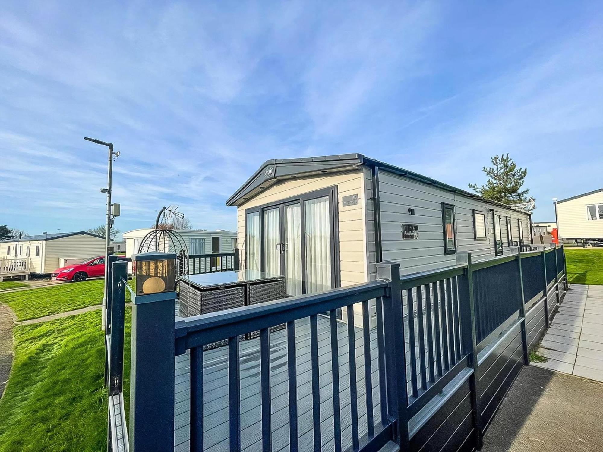 Stunning 8 Berth Caravan With Decking At Kessingland Beach Ref 90017D Benacre Esterno foto